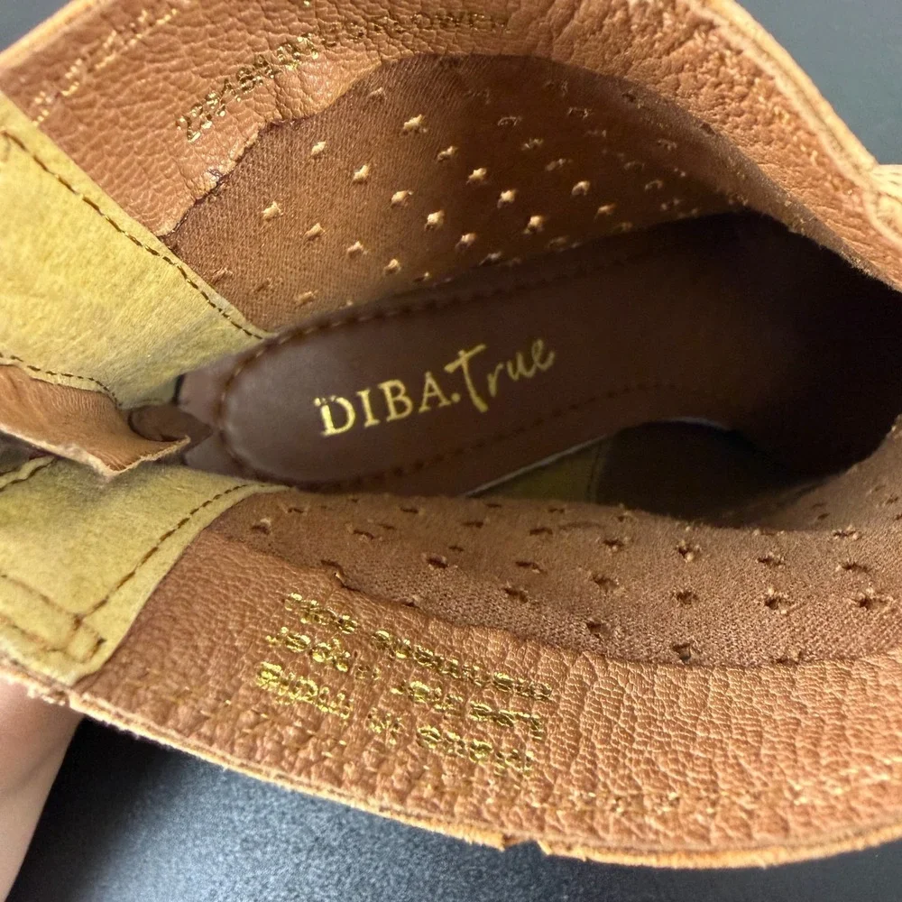 Diba True Lotus Flower Ankle booties Womens 7.5M Tan Perforated Block Heel 23518
